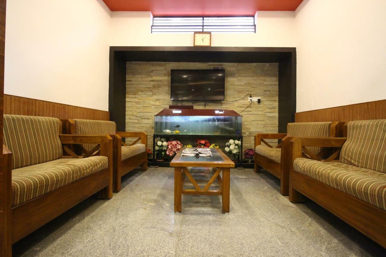 Oyo Flagship 30734 Jeevan Lodge Shimoga Esterno foto